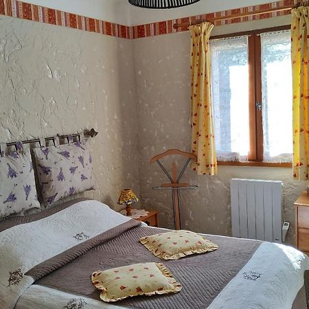 Bed and Breakfast La Pinede De Manon à Barjols Extérieur photo